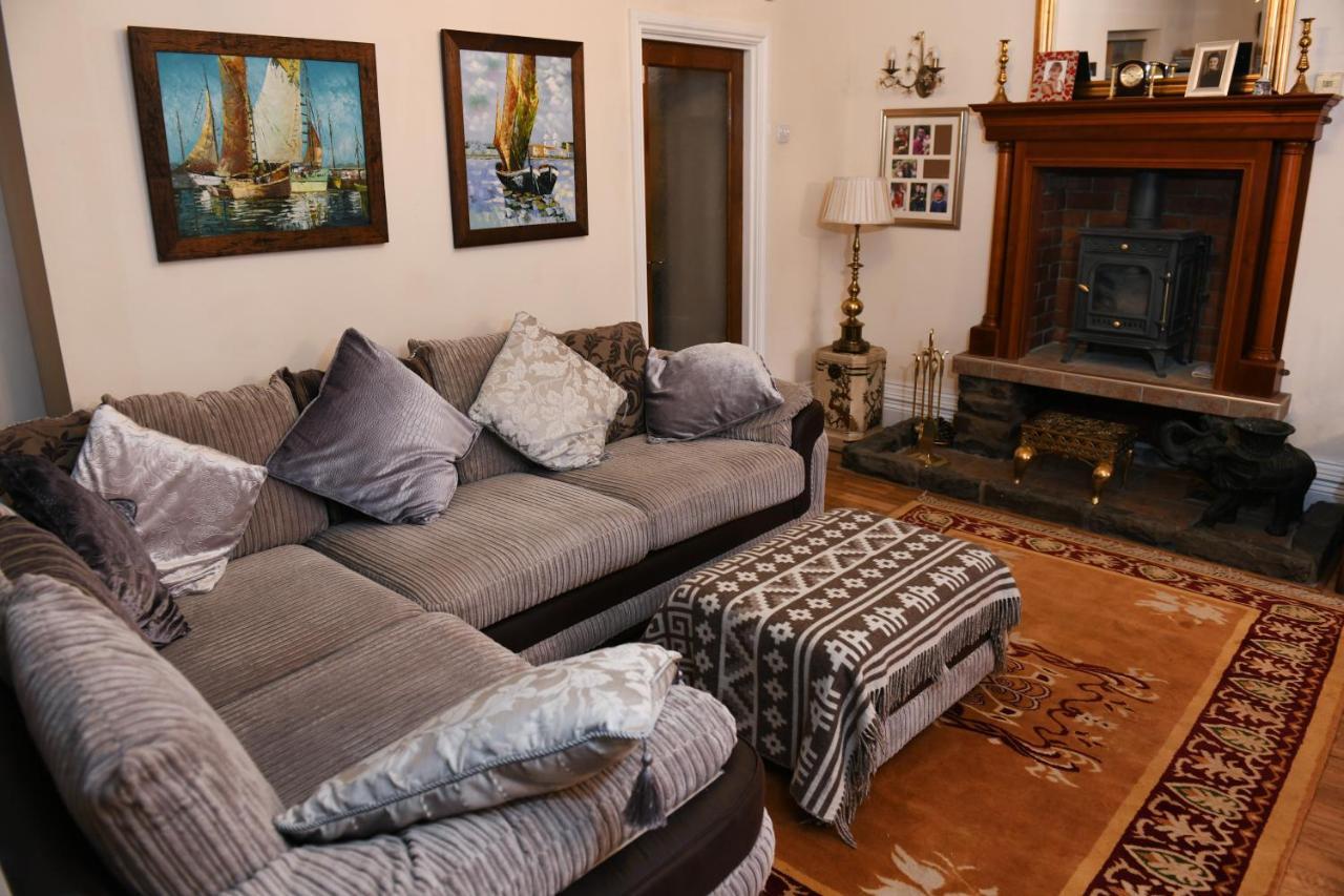 Luxury Suite In Quiet Countryside Location 斯旺西 外观 照片